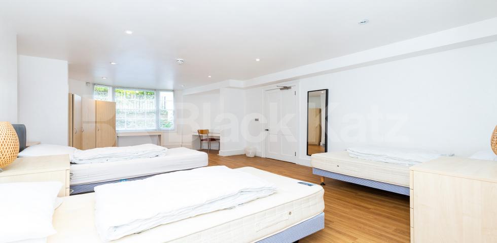 			HUGE 5 BED IN WC1!, 5 Bedroom, 1 bath, 1 reception Flat			 Bedford Place, BLOOMSBURY